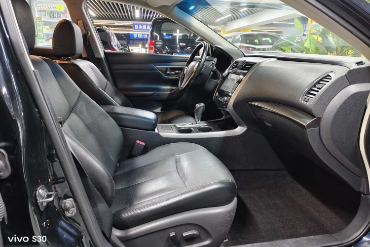 日产 天籁 2013款 2.0L XL舒适版中控内饰7003