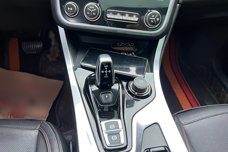 领克01 2017款 2.0T 四驱劲Pro版局部细节18