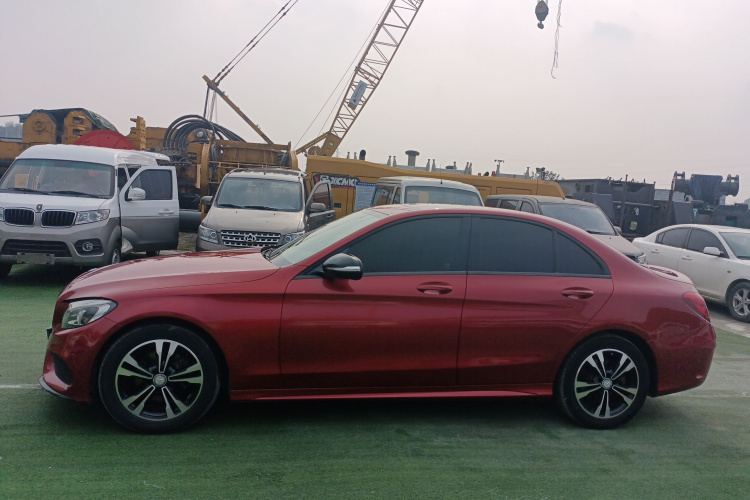 奔驰C级 2016款 C 200 运动版车身外观4