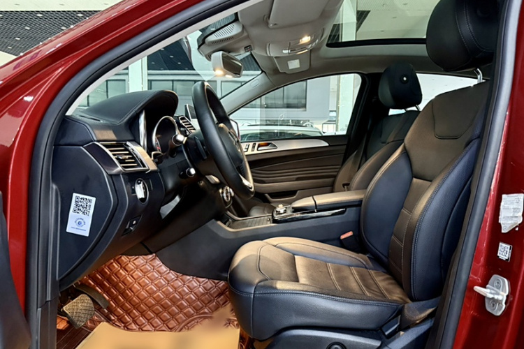 奔驰GLE轿跑 2015款 GLE 320 4MATIC 轿跑SUV中控内饰7003