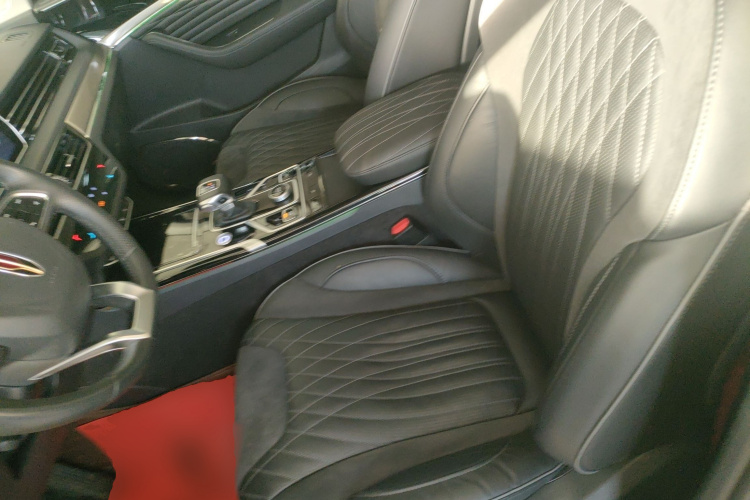 红旗HS5 2022款 改款 2.0T 智联旗享版中控内饰19