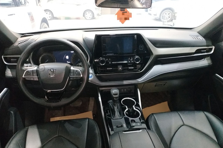 丰田 皇冠陆放 2021款 2.5L HEV四驱精英版中控内饰7002