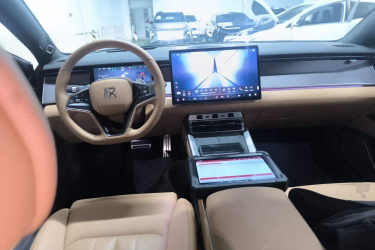 比亚迪 汉L 2025款 DM-p 四驱激光雷达旗舰型中控内饰12