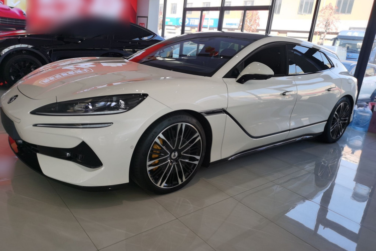 腾势Z9GT 2024款 1100四驱Ultra版车身外观4