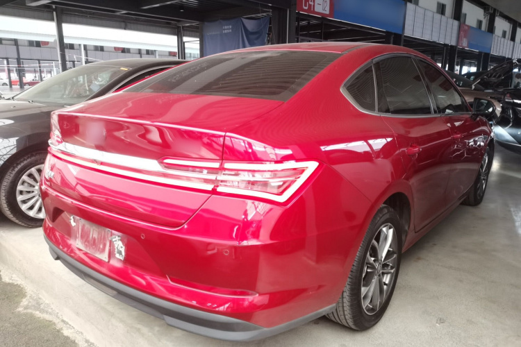 比亚迪 秦Pro 2020款 超越版 1.5TI 自动旗舰型车身外观7