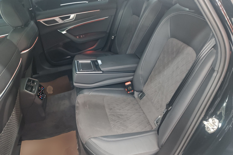 奥迪A6L 2024款 55 TFSI quattro 尊享动感型中控内饰21