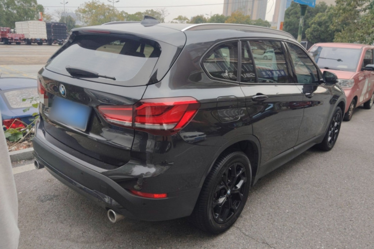 宝马X1 2021款 改款 sDrive25Li 领先型车身外观6005