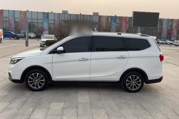 宝骏730 2017款 1.8L iAMT豪华型 7座车身外观6009