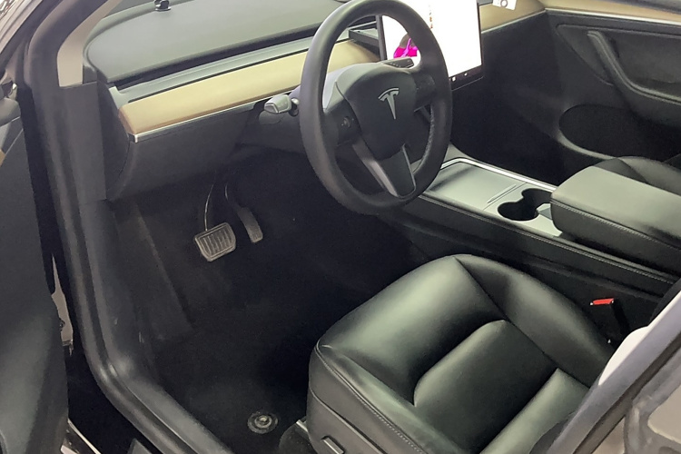 特斯拉 Model Y 2021款 标准续航后驱版中控内饰7003