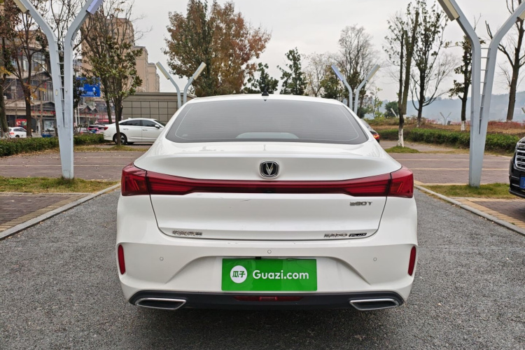 长安 逸动 2022款 PLUS 蓝鲸NE 1.4T GDI DCT尊贵版车身外观6004