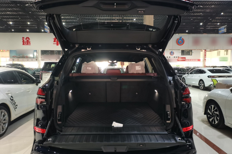 宝马X5 2025款 xDrive 40Li M运动曜夜套装机舱底盘23