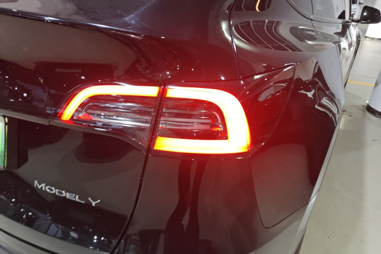 特斯拉 Model Y 2024款 后轮驱动版车身外观6006