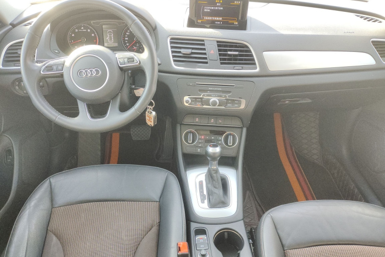 奥迪Q3 2018款 30周年年型 35 TFSI 时尚型中控内饰12