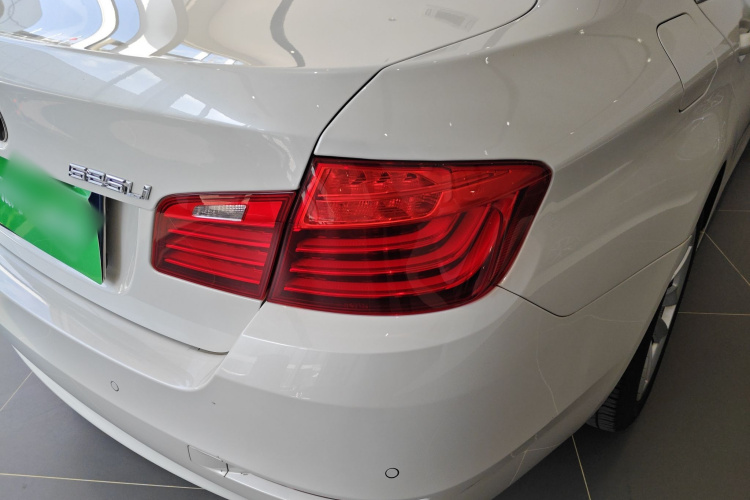 宝马5系 2017款 520Li 典雅型车身外观9