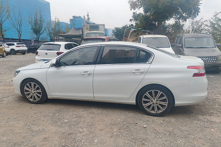 标致408 2014款 1.8L 自动豪华版车身外观4