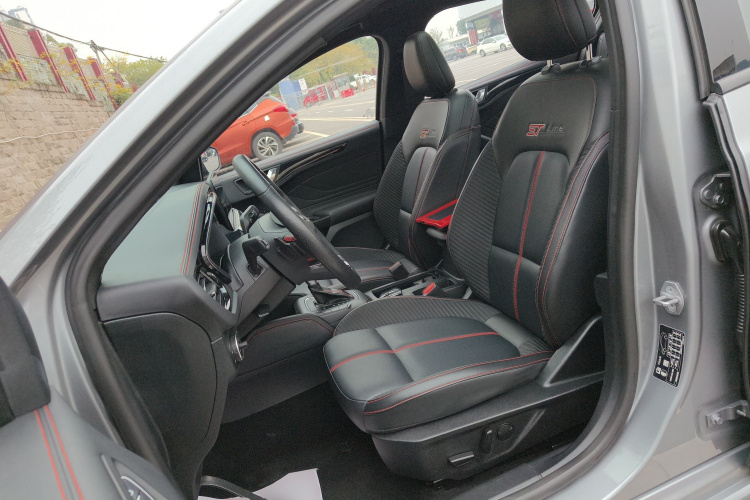 福特 福克斯 2022款 三厢 EcoBoost 180 自动ST Line局部细节19