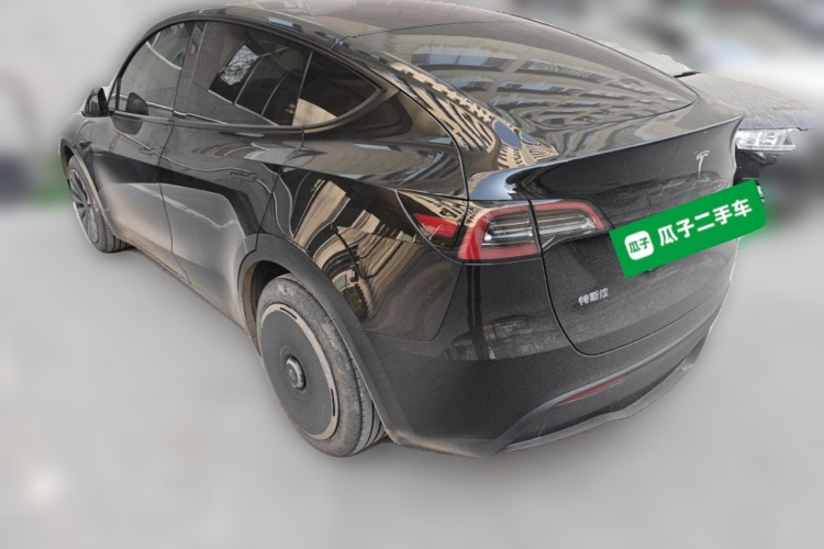 特斯拉 Model Y 2024款 后轮驱动版车身外观5