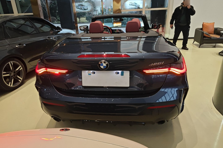 宝马4系 2023款 425i 敞篷M运动曜夜套装车身外观6