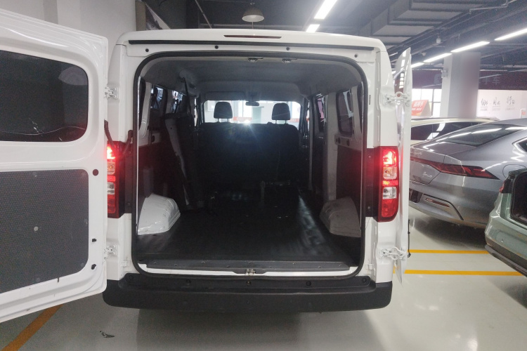 五菱汽车 五菱扬光 2024款 300km 舒适型客车版 60kW机舱底盘23