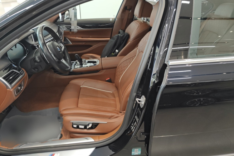 宝马7系 2018款 740Li xDrive 尊享型 M运动套装中控内饰19