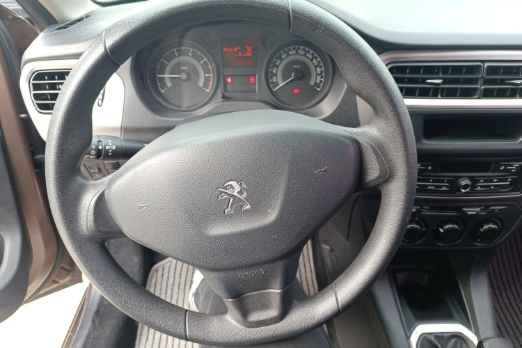 标致301 2014款 1.6L 手动舒适版中控内饰13