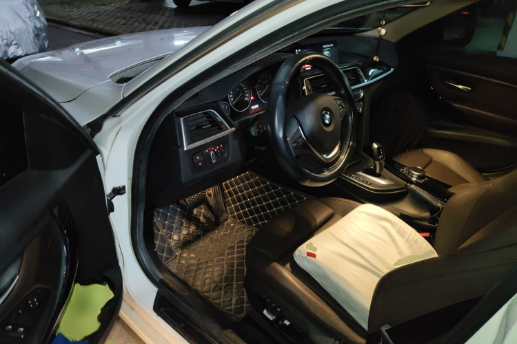 宝马3系 2019款 320Li 时尚型中控内饰7003