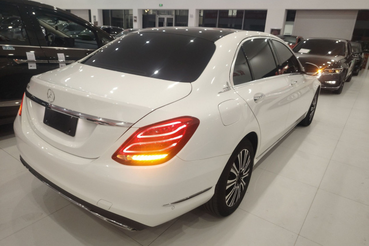 奔驰C级 2017款 改款 C 200 L车身外观7