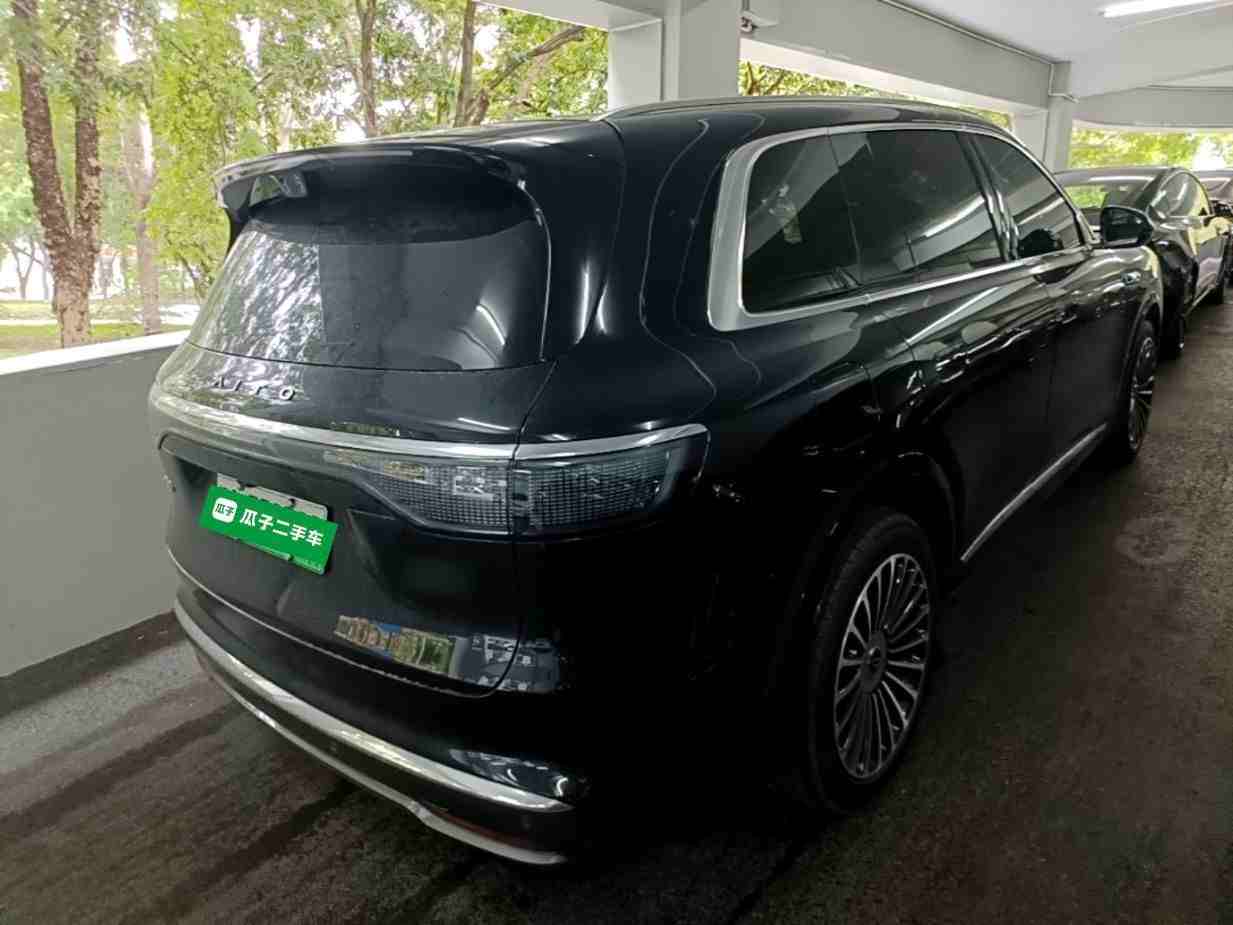 车辆右后45度外观展示