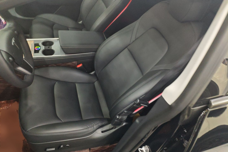 特斯拉 Model Y 2021款 标准续航后驱版中控内饰19