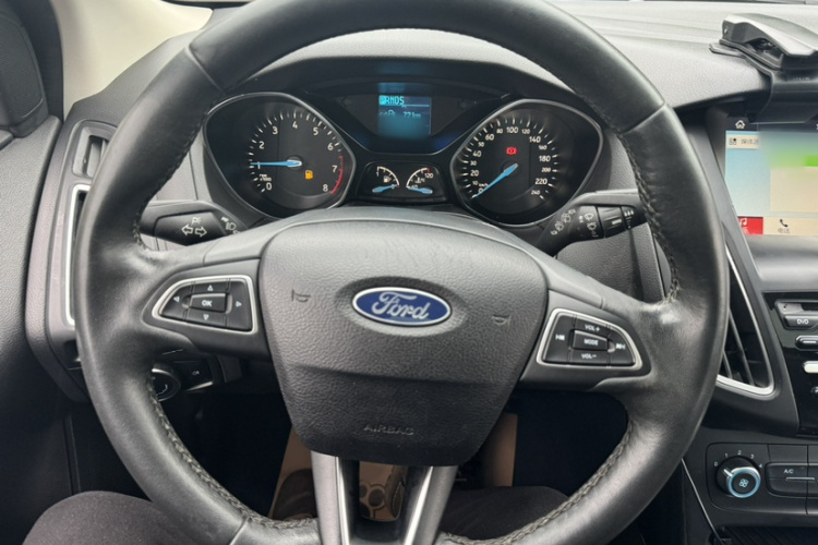 福特 福克斯 2018款 两厢经典 1.6L 自动风尚型智行版车身外观6004