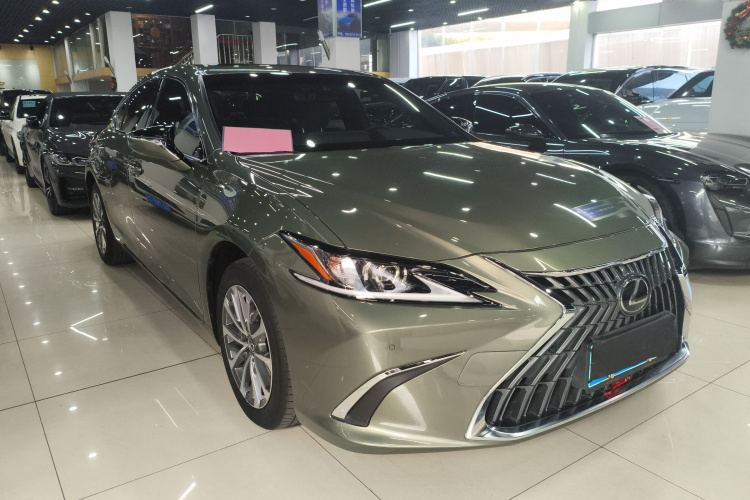 雷克萨斯ES 2021款 200 卓越版车身外观3