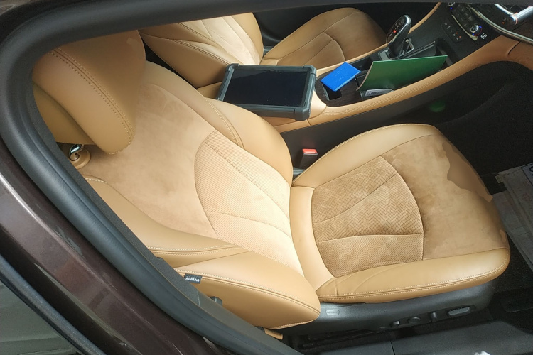 别克 君越 2018款 20T 豪华型中控内饰41