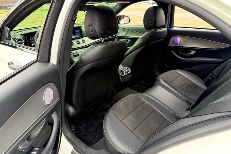 奔驰E级 2017款 E 200 运动型中控内饰7003