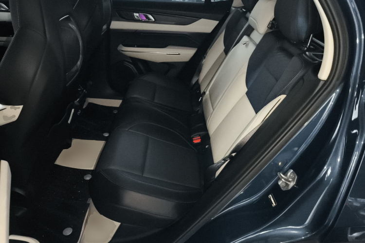 领克01 2021款 2.0TD 两驱耀Pro中控内饰7004