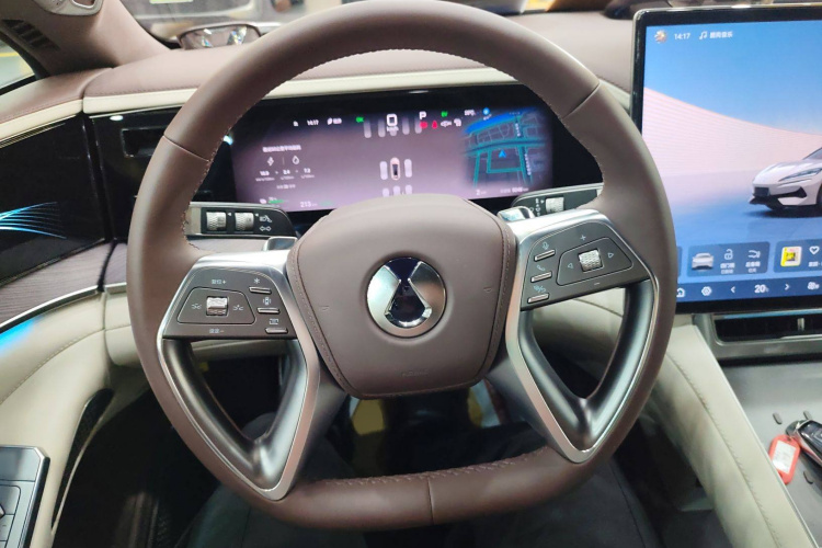 腾势Z9GT 2024款 1100四驱Ultra版中控内饰13