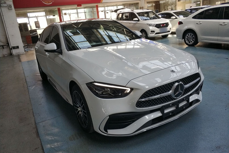 奔驰C级 2024款 改款三 C 260 L 运动版车身外观3