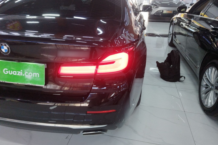 宝马5系 2021款 530Li 尊享型 豪华套装车身外观9