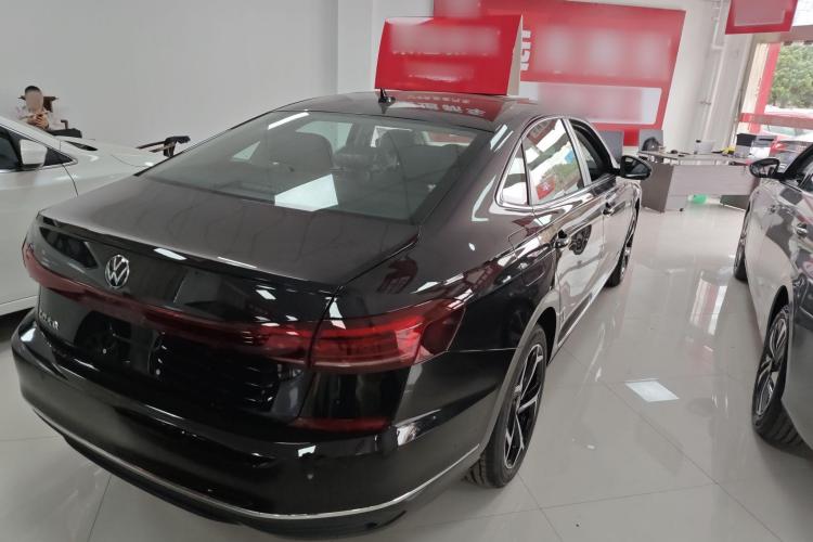 大众 帕萨特 2025款 出众款 330TSI 星空精英版车身外观6005