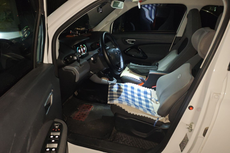 零跑汽车 零跑T03 2021款 400轻享版 磷酸铁锂中控内饰20