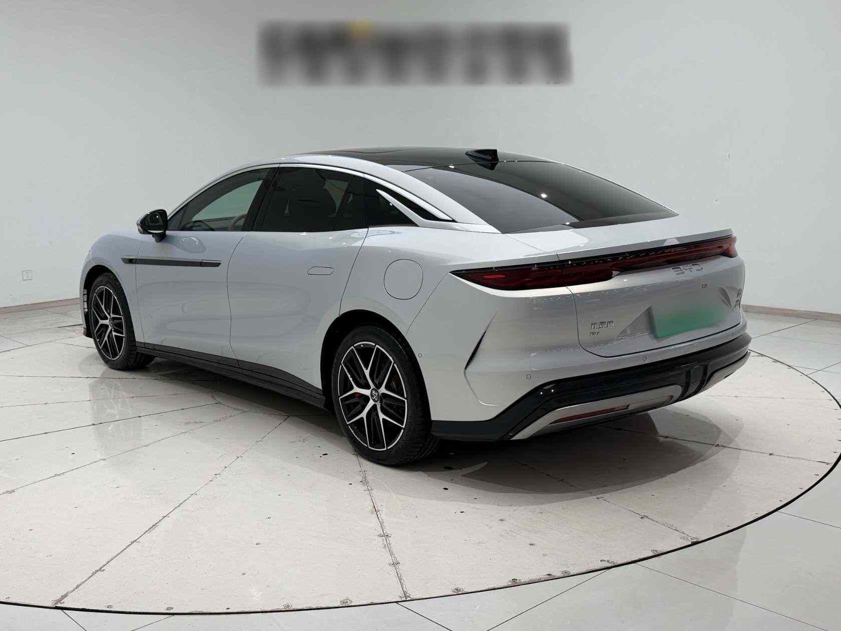 比亚迪 汉L 2025款 EV 四驱激光雷达旗舰型(4)