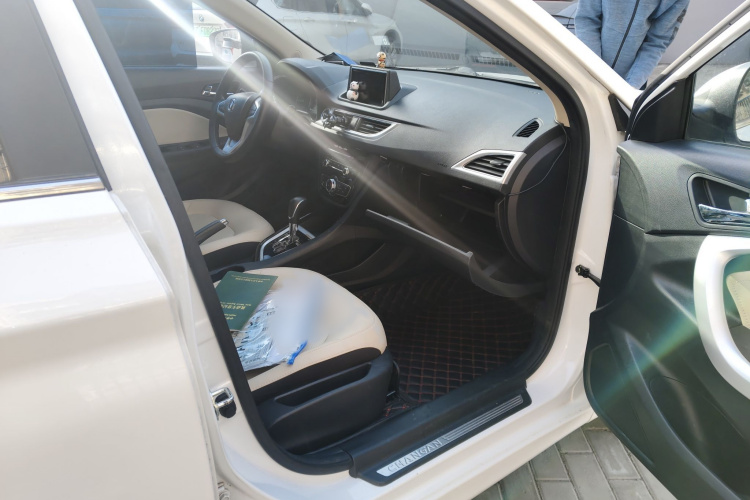 长安 悦翔V7 2016款 1.6L 自动乐享型 国V局部细节9005