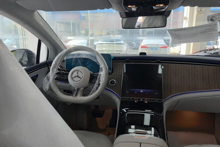 奔驰EQE 2025款 500 4MATIC 豪华版中控内饰7008