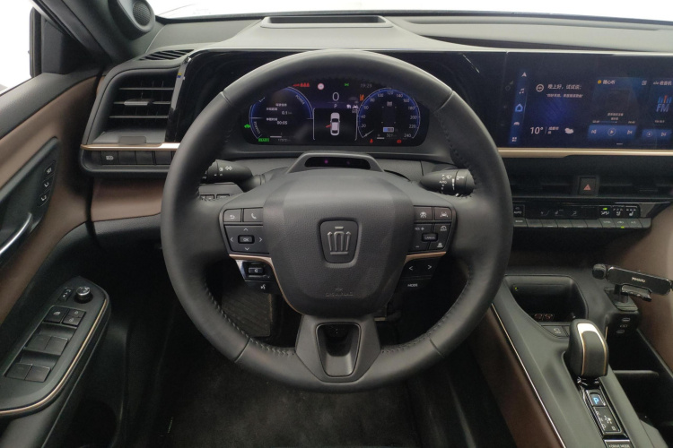 丰田 皇冠(进口) 2023款 2.5L SportCross HEV两驱尊贵版中控内饰13