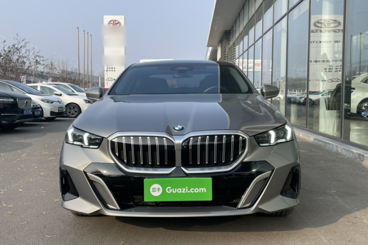宝马5系 2024款 530Li 领先型 M运动套装车身外观6005