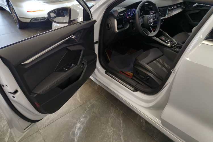 奥迪A3 2024款 A3L Limousine 35 TFSI 时尚运动型中控内饰20