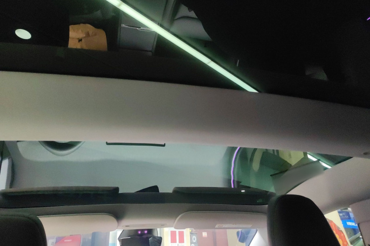 特斯拉 Model 3 2023款 后轮驱动版中控内饰22