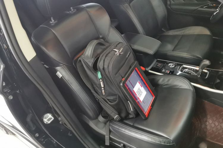 三菱 欧蓝德 2019款 2.4L 四驱致享版 5座 国VI局部细节41