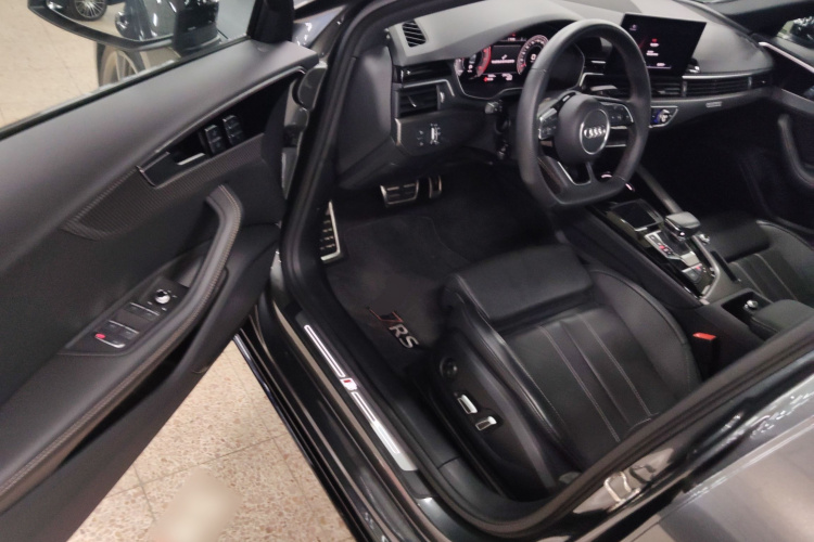 奥迪A4L 2024款 40 TFSI quattro RS套件燃速型中控内饰7003