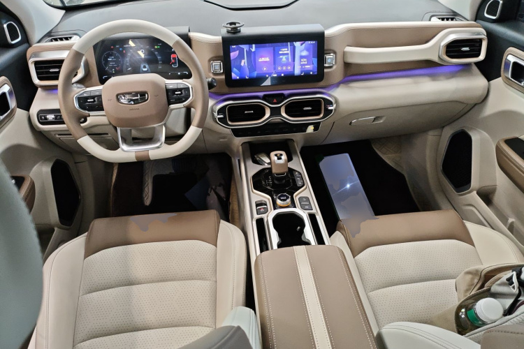 吉利汽车 吉利icon 2022款 1.5TD 青鸢限量款中控内饰12