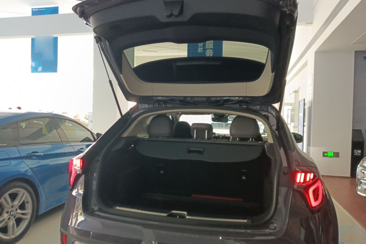 领克02 2021款 2.0TD 自动两驱耀 冠军版机舱底盘23